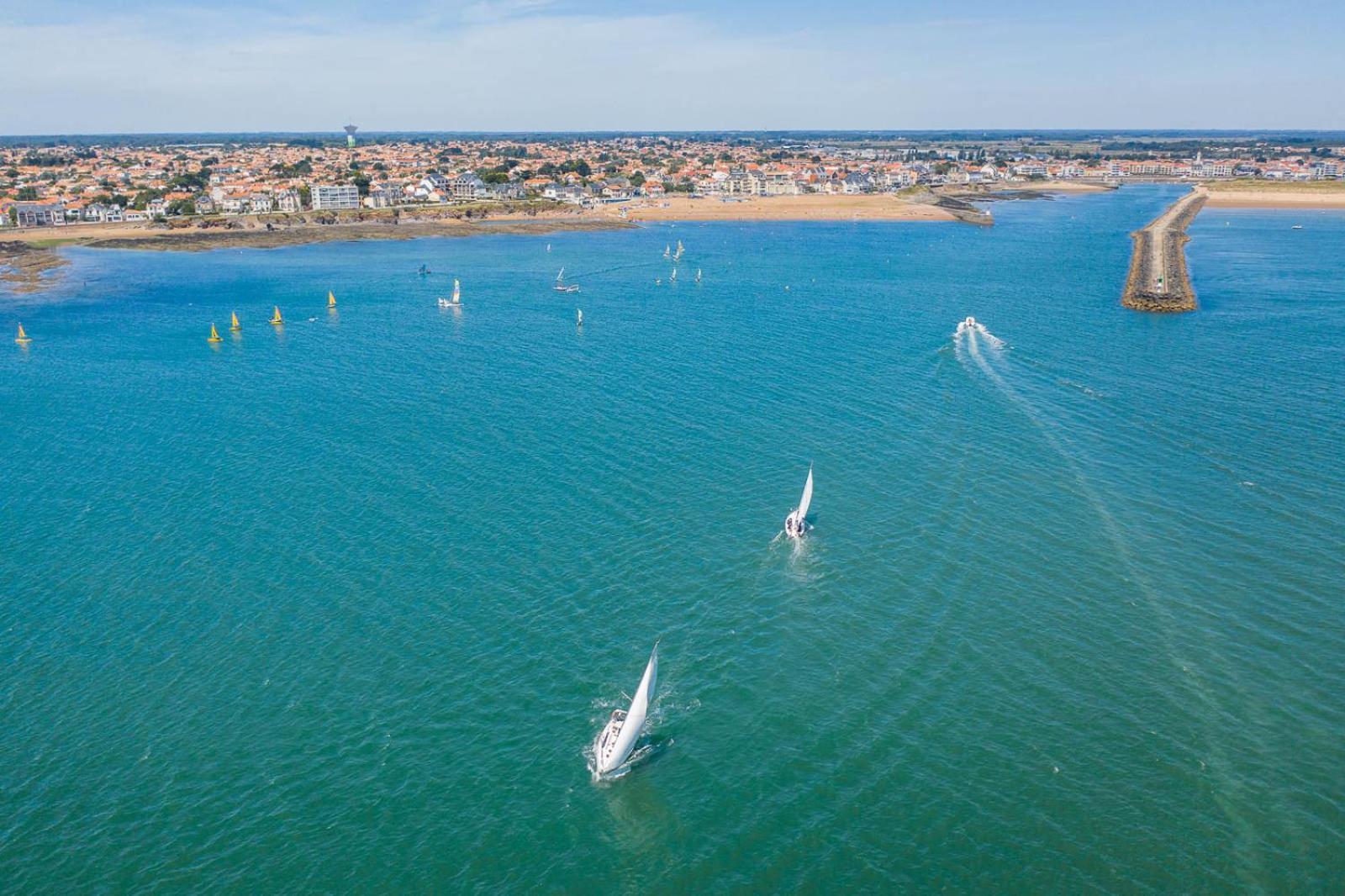Le Bateau Ivre 50 M De La Plage Saint Gilles Croix de vie Buitenkant foto